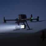 DJI Zenmuse S1 - DJI M350 in de lucht met twee payloads onderaan, een ervan is deze Zenmuse S1, de andere is de Zenmuse H30T