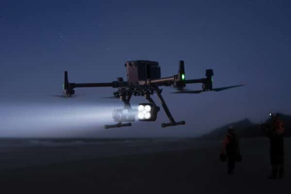 DJI Zenmuse S1 - DJI M350 in de lucht met twee payloads onderaan, een ervan is deze Zenmuse S1, de andere is de Zenmuse H30T
