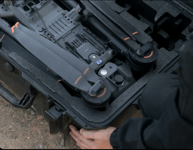 Ontdek de DJI AP100 Parachute voor de DJI Matrice 400. Verhoog de veiligheid, voldoe aan EASA C5/C6 vereisten en vlieg professioneler. Past in de bestaande opbergkoffer.