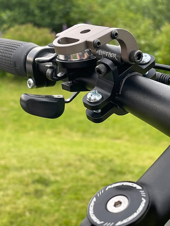 LifThor Bicycle Mount V2 voor je drone Remote controller op de fiets