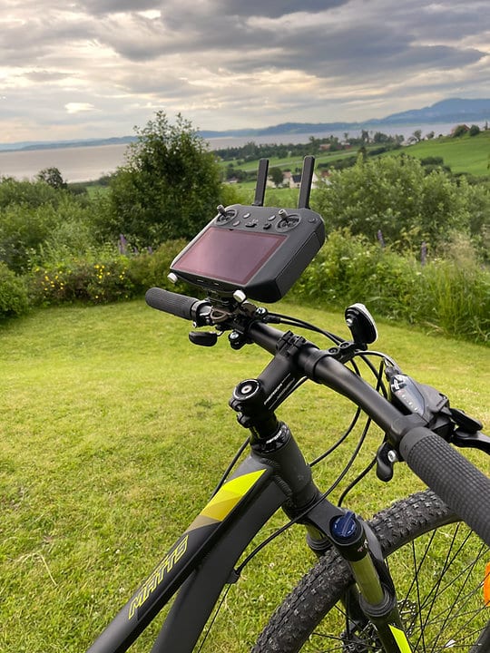 LifThor Bicycle Mount V2 voor je drone Remote controller op de fiets